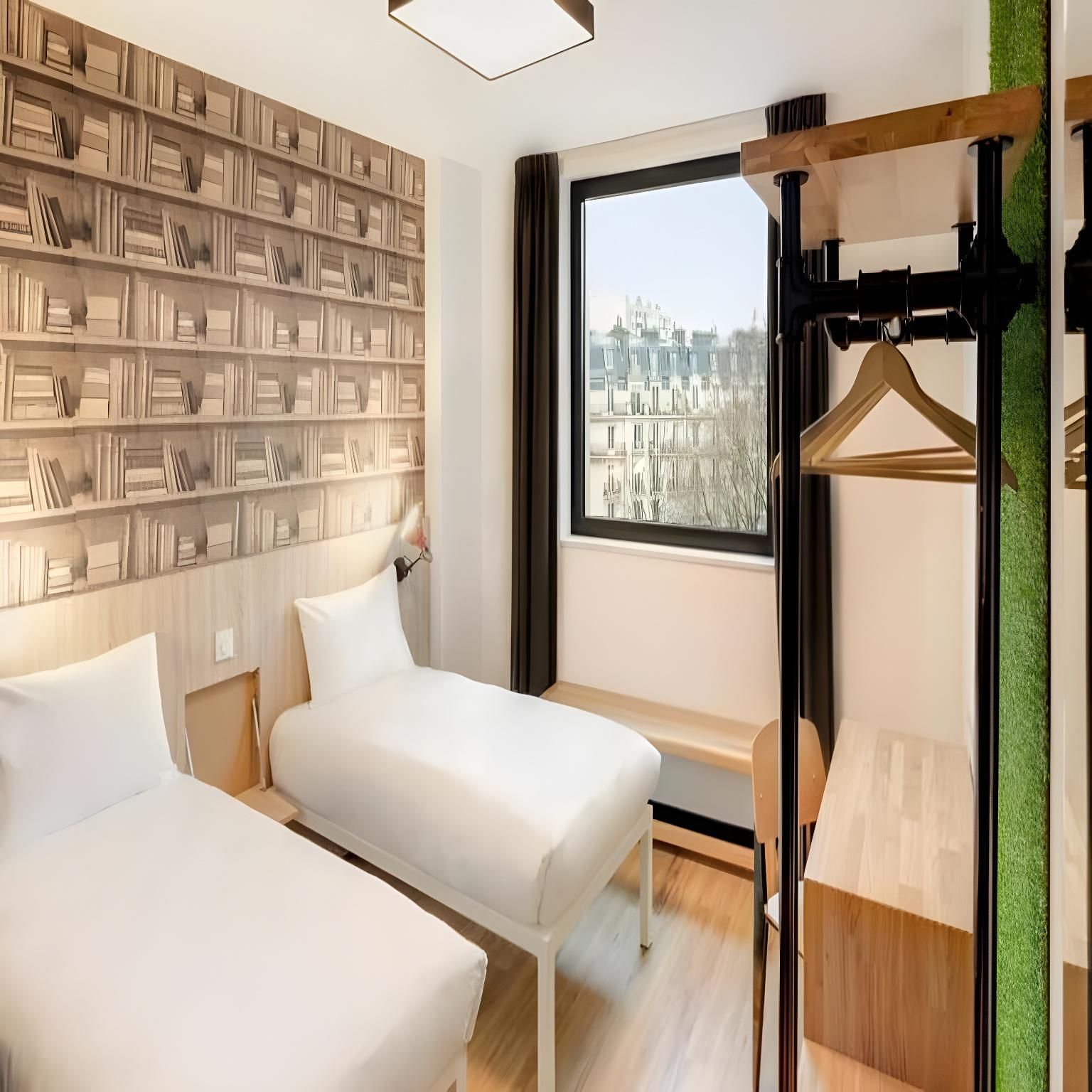 undefined Generator Paris 5