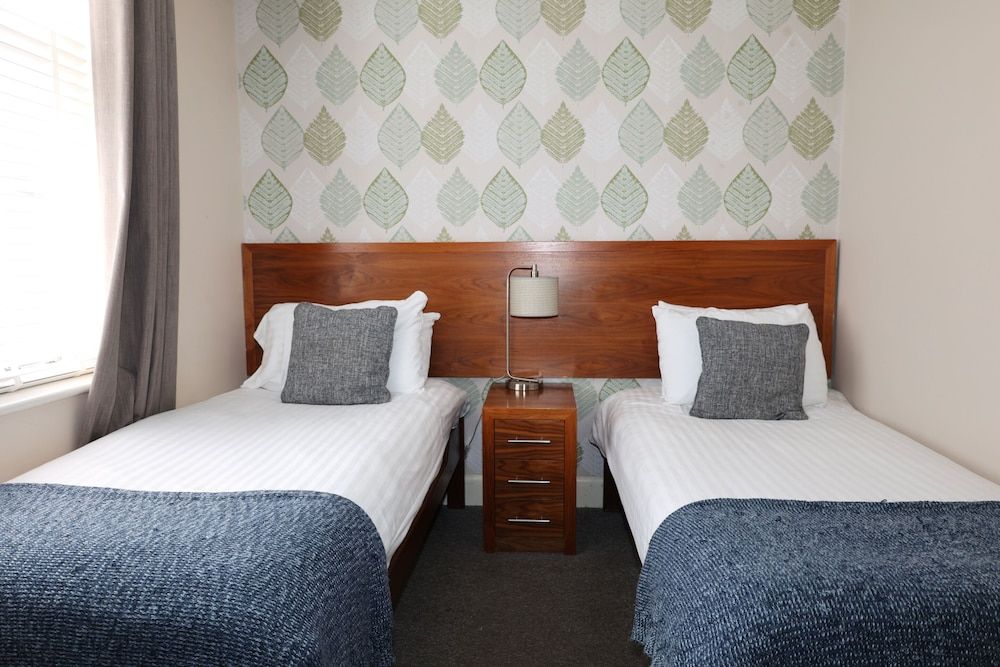 The Olde Kings Arms Twin Room, Ensuite