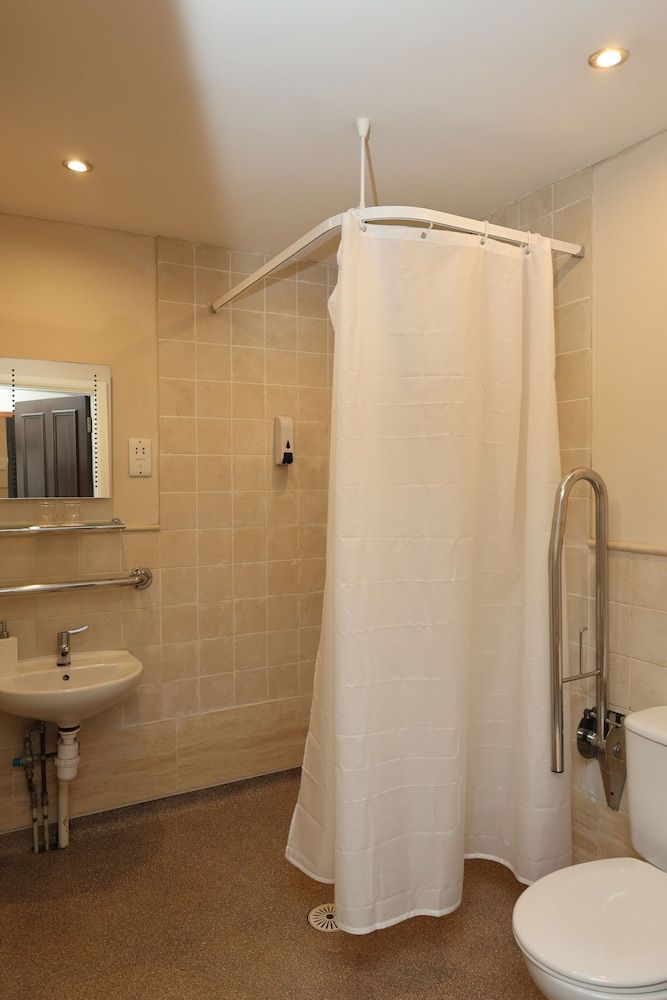 The Olde Kings Arms Twin Room, Ensuite 2