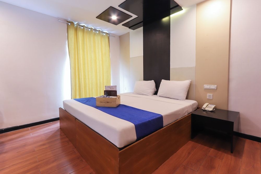 Hotel DreamWorld North EDSA Deluxe Room 2