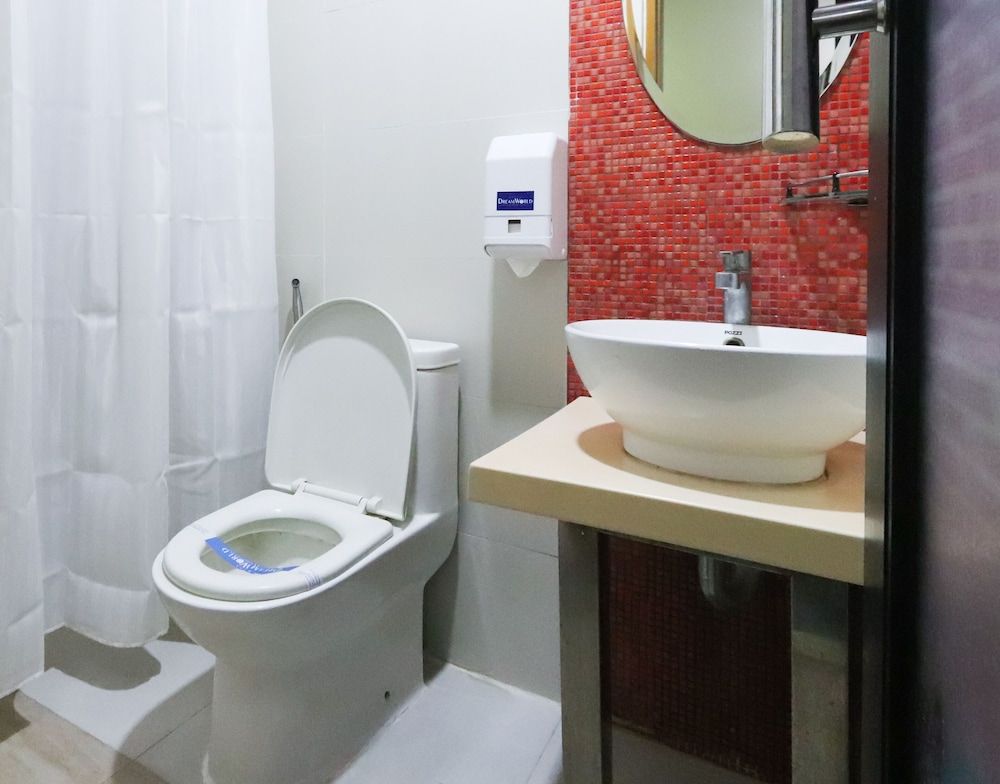 Hotel DreamWorld North EDSA Premium Room 7