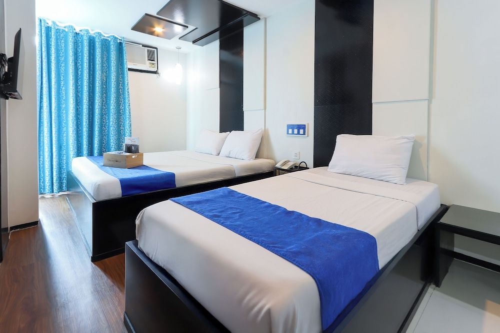 Hotel DreamWorld North EDSA Suite 2