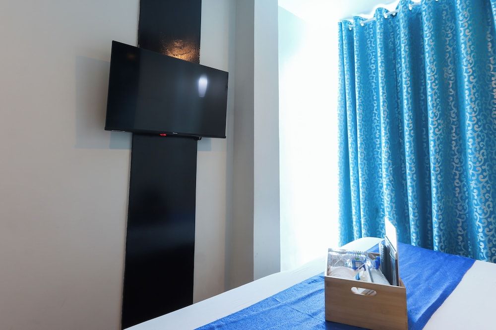 Hotel DreamWorld North EDSA Suite 2 8