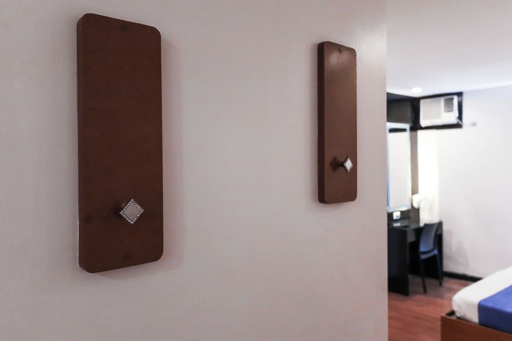 Hotel DreamWorld North EDSA Deluxe Room 11