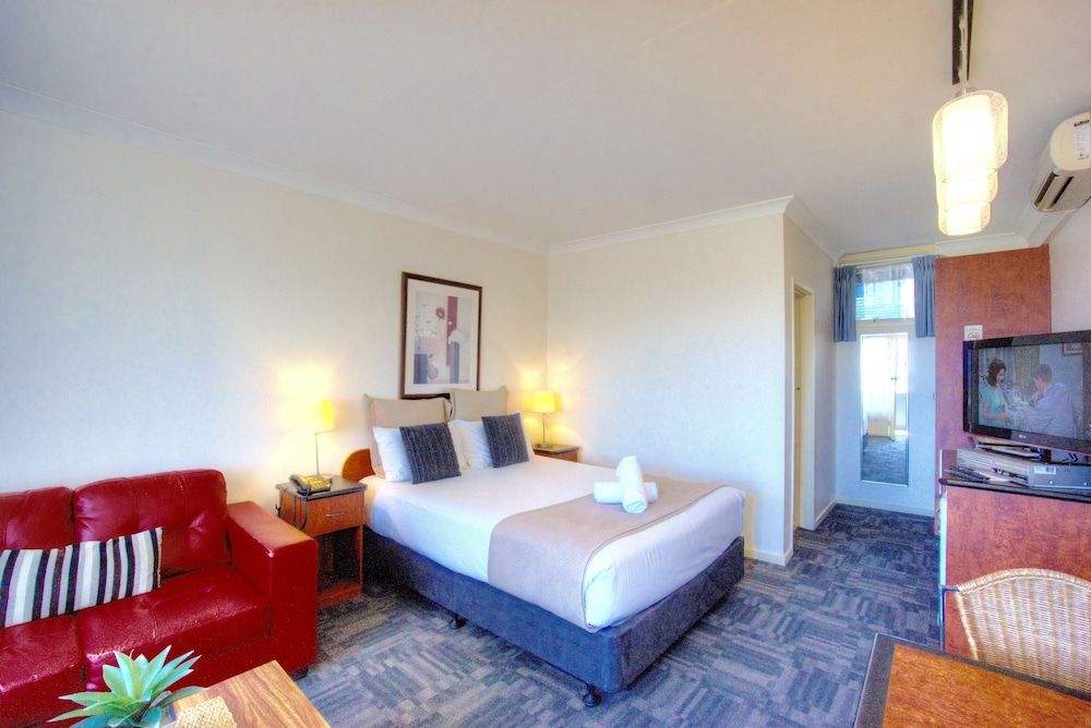 Sandridge Motel Standard Queen Room 4