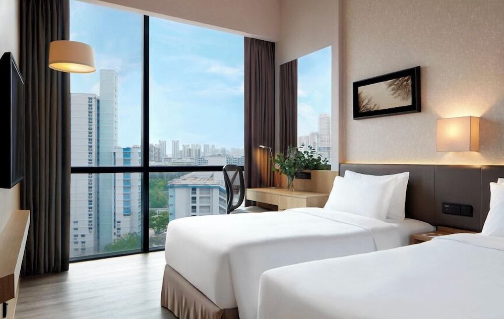 Momentus Hotel Alexandra Superior Queen Room 2