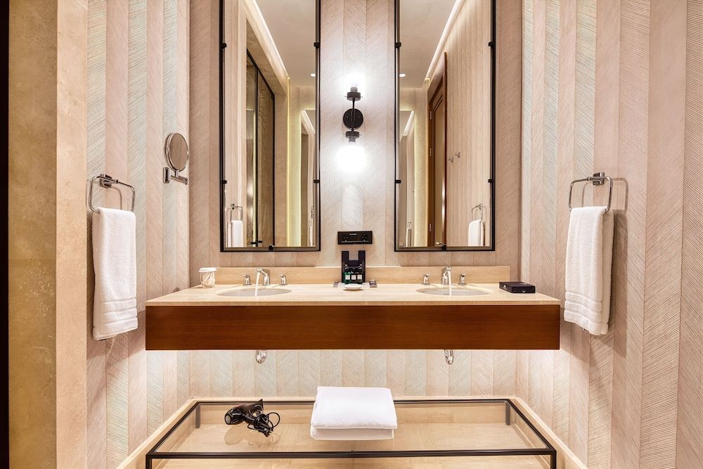 Luxury Lagoon Suite