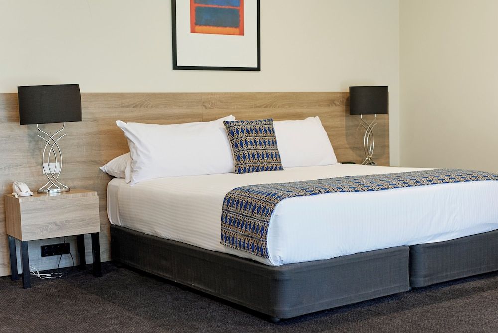 Dingley Hotel Executive Spa Suite 2