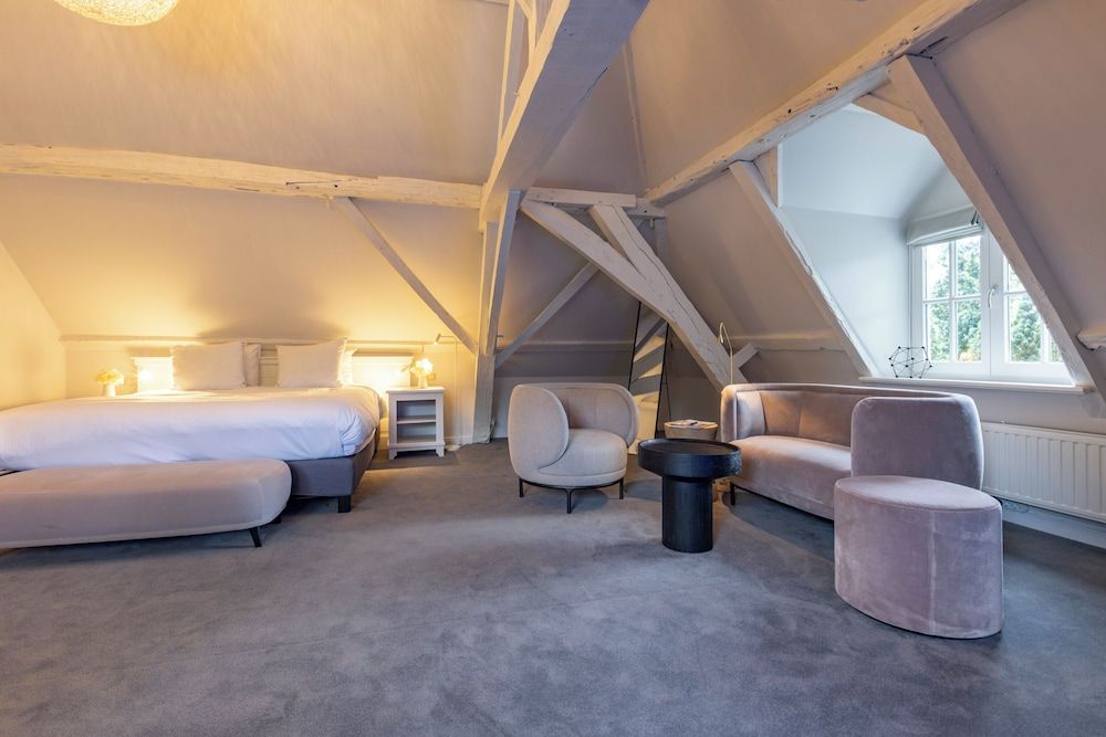 Honeymoon Suite