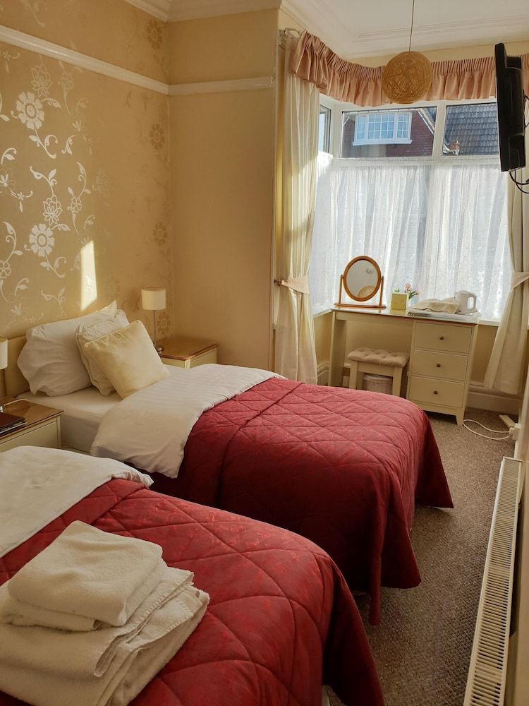 The Brockton Standard Twin Room, Ensuite 2