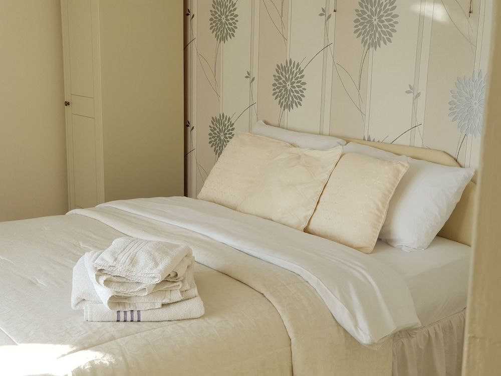 The Brockton Standard Double Room, Ensuite 3