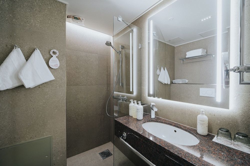 Original Sokos Hotel Alexandra Standard Twin Room (two extra beds possible) 6