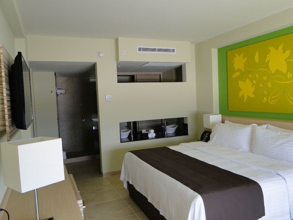 Standard Room, 1 King Bed, Ocean View