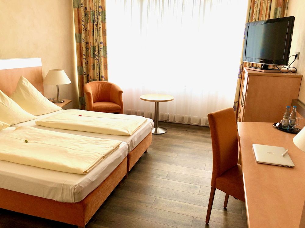 Hotel Central Business Double Room Single Use 4