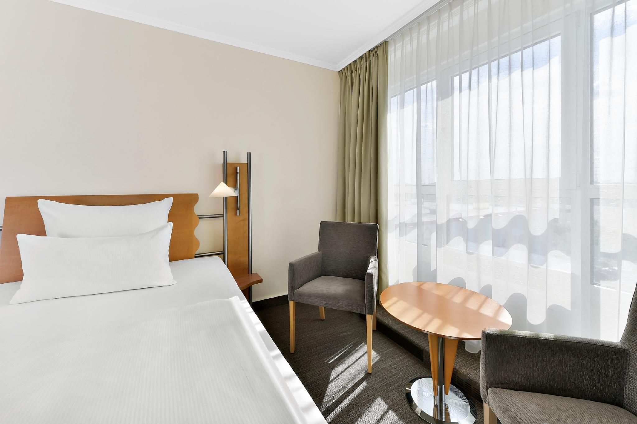 NH Mannheim Viernheim Superior Double Room with Two Beds 2