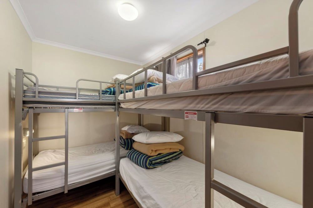 Discovery Parks - Clare Deluxe 2 Bedroom Parkview Cabin - Sleeps 6