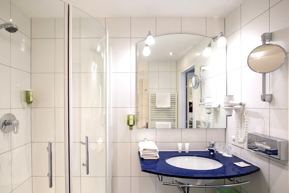 Hotel Mondschein Double Room without view 7