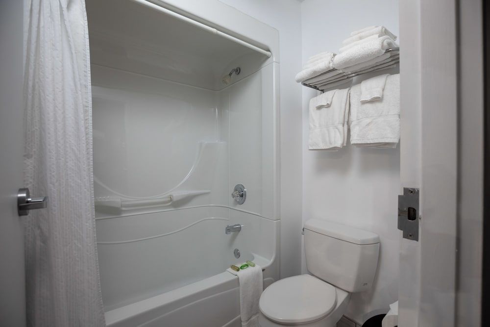 Hotel V Chambre Executive , 1 lit Queen 1 lit escamotable 4