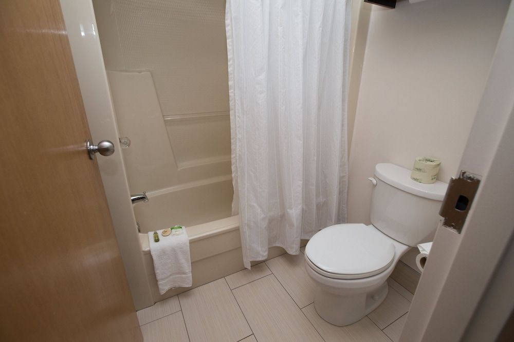 Hotel V Tendance Room, 1 King Bed 4