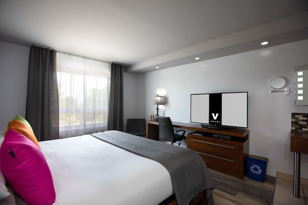 Hotel V Tendance Room, 1 King Bed 3