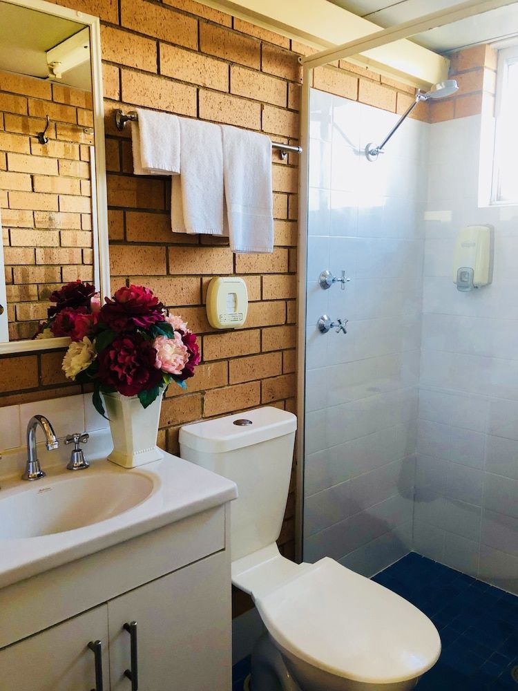 Bosuns Inn Motel Standard Studio Street Parking Only 4