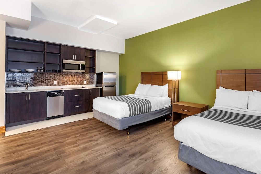 SureStay Plus Hotel by Best Western Kincardine Standard Room, 2 Double Beds, Accessible, Kitchen 2