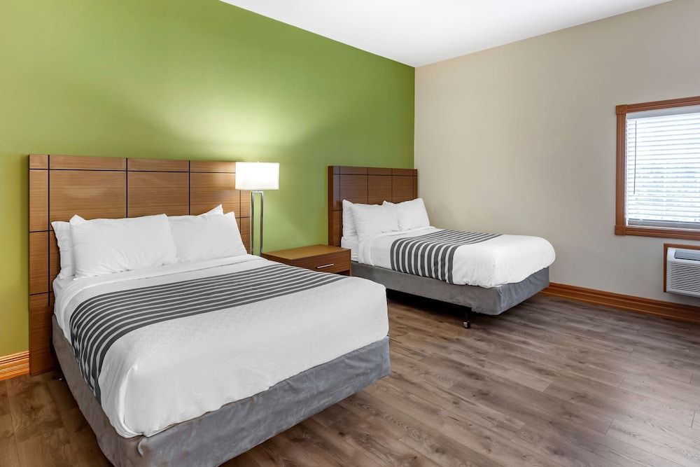 SureStay Plus Hotel by Best Western Kincardine Standard Room, 2 Double Beds, Accessible, Kitchen