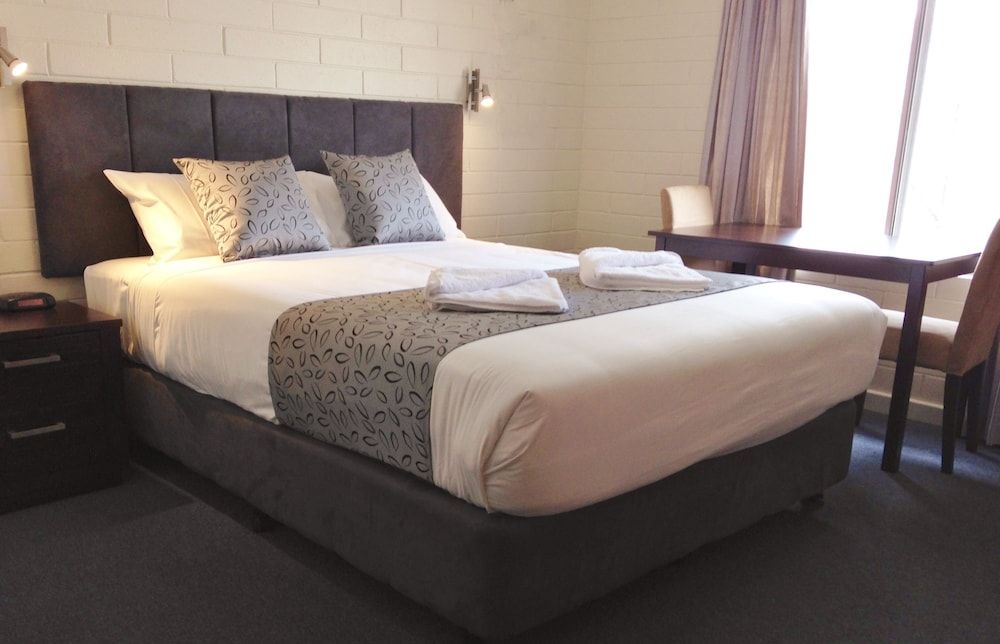 Victor Harbor City Inn Family Room