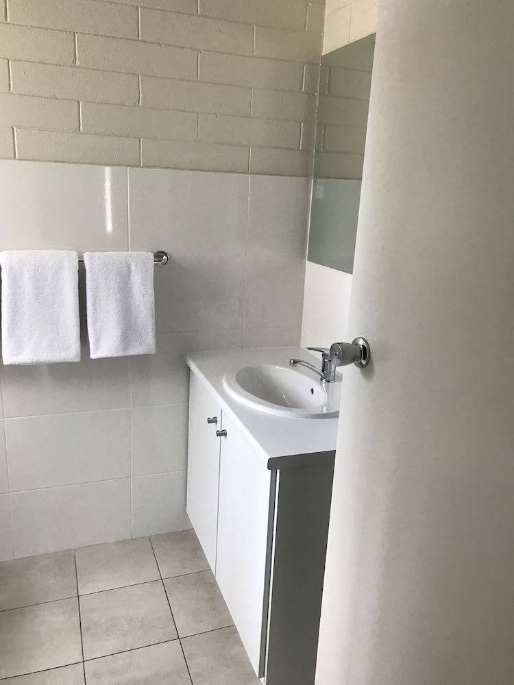 Victor Harbor City Inn Family Room 5