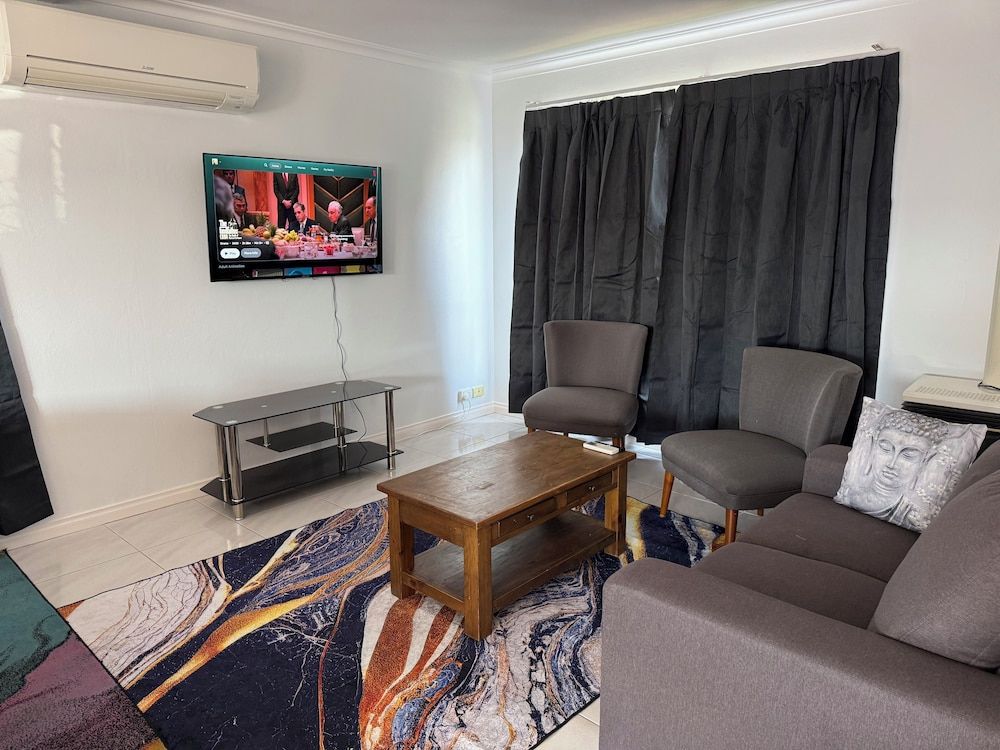 Crest Motor Inn Basic Apartment 5