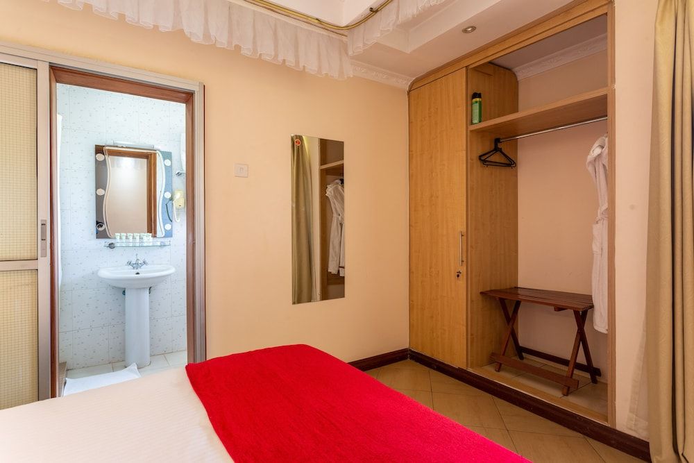 Longview Suites Executive Studio Suite 9