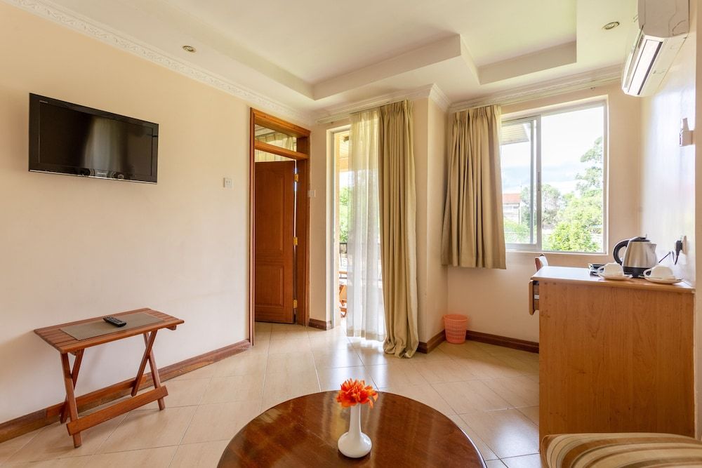 Longview Suites Executive Studio Suite 12