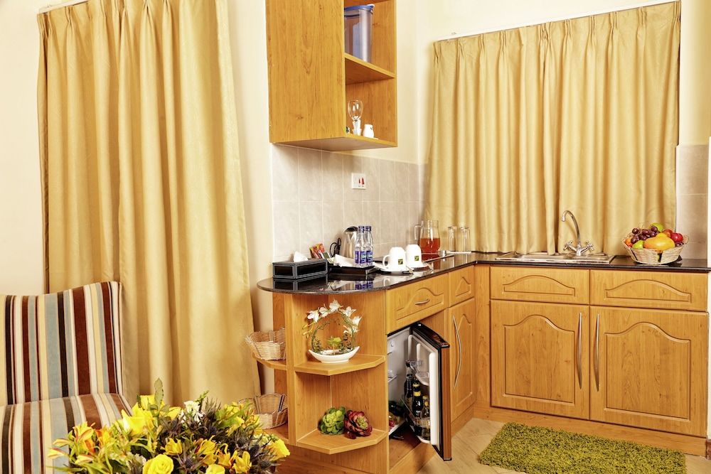 Longview Suites Executive Studio Suite 18