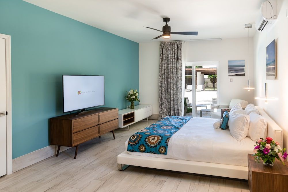 Superior Studio Suite, Poolside