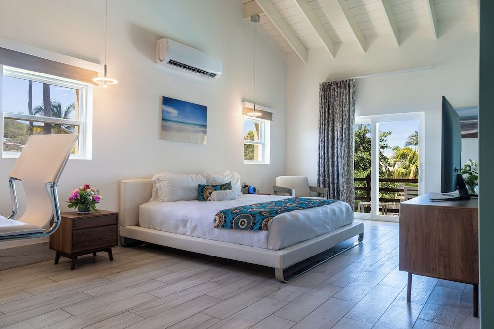 Superior Studio Suite, Poolside