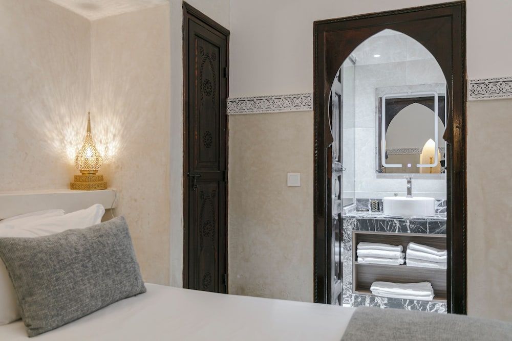 Riad Elnoujoum Superior Room, Courtyard View 9