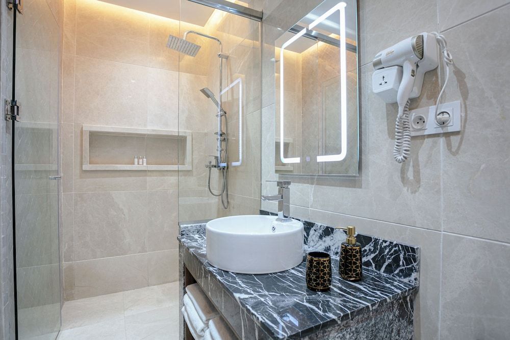 Riad Elnoujoum Superior Room, Courtyard View 24