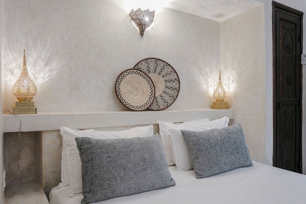 Riad Elnoujoum Superior Room, Courtyard View 8