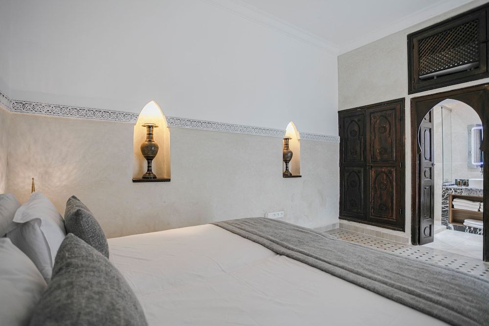 Riad Elnoujoum Superior Room, Courtyard View 15
