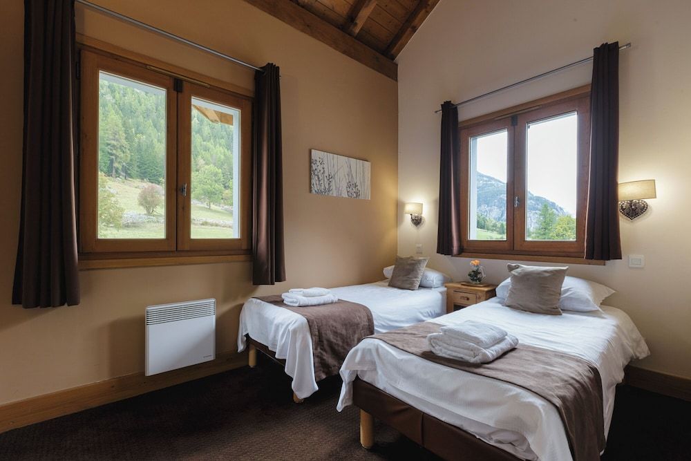 Family Apartment, 2 Bedrooms (Vallorcine Buet 54 ski in / ski out)
