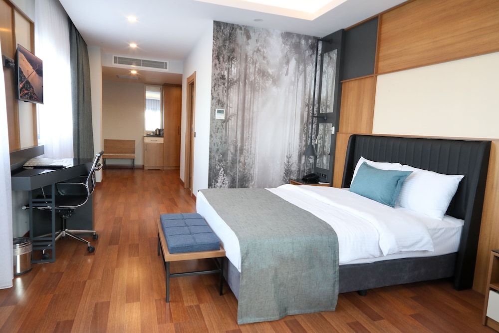 undefined Expoist Hotel 6