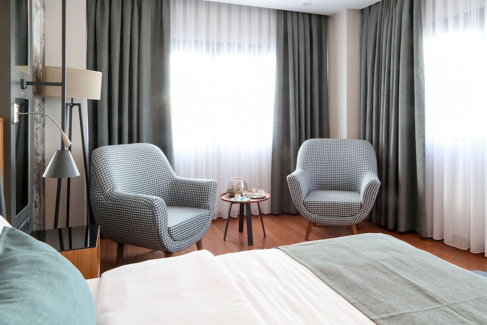 undefined Expoist Hotel 5