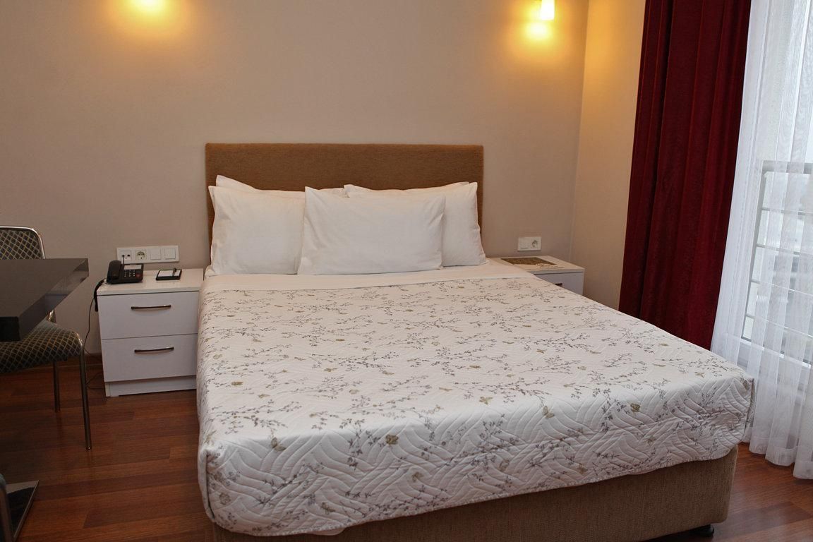 undefined Expoist Hotel 8