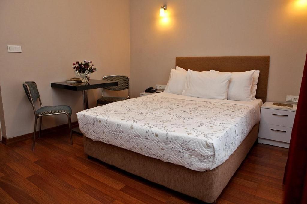 undefined Expoist Hotel 6