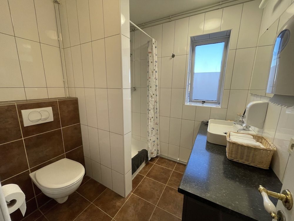 Bitra Bed & Breakfast Family Room, Shared Bathroom 5