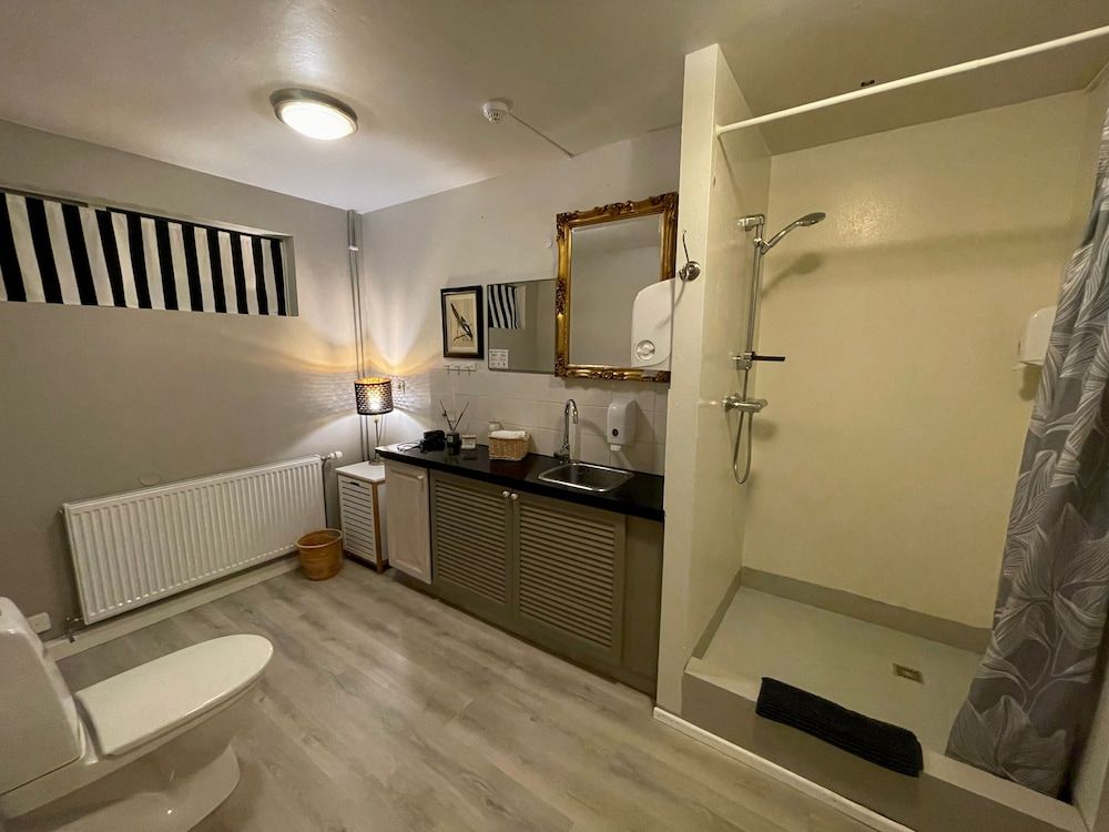 Bitra Bed & Breakfast Family Room, Shared Bathroom 3