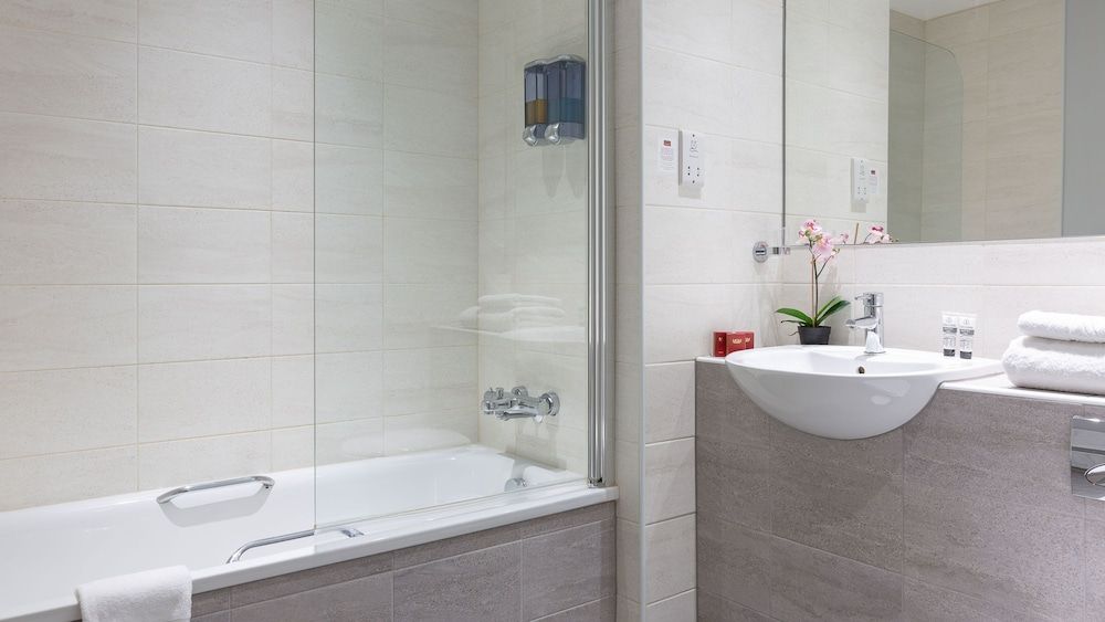 Muthu Clumber Park Hotel and Spa Triple Room 5