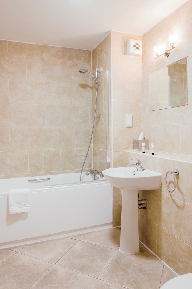 Muthu Clumber Park Hotel and Spa Four Poster 5