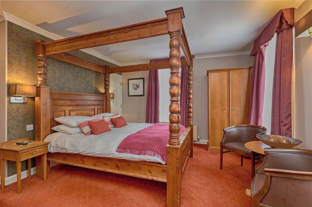 Muthu Clumber Park Hotel and Spa Four Poster