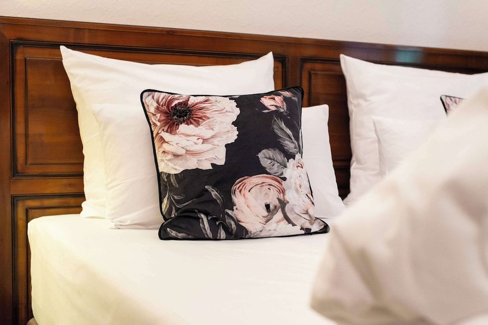 Parkhotel Engelsburg Junior Suite, 1 Double Bed, Bathtub, Garden Area 3